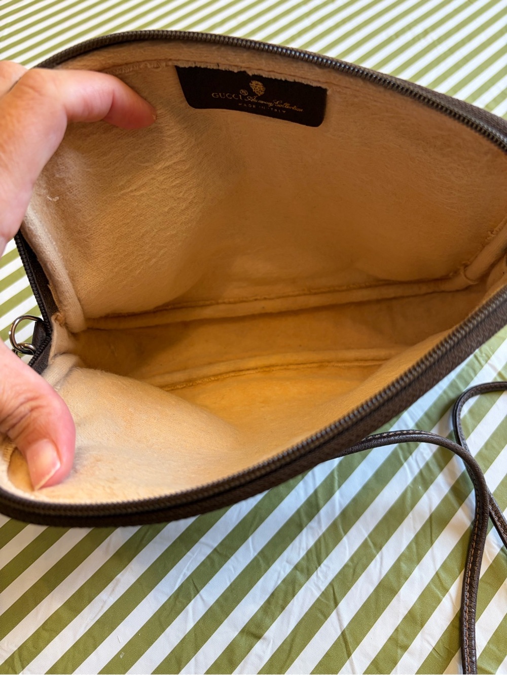 Gucci GG Supreme Canvas Crossbody Bag - Picture 4 of 8